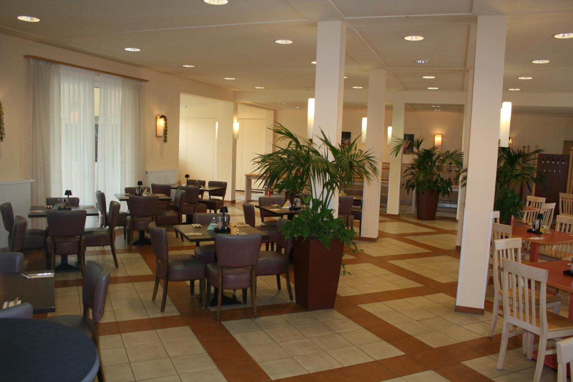 Jufa Hotel Im Brueckenkopfpark - Juelich Bagian luar foto