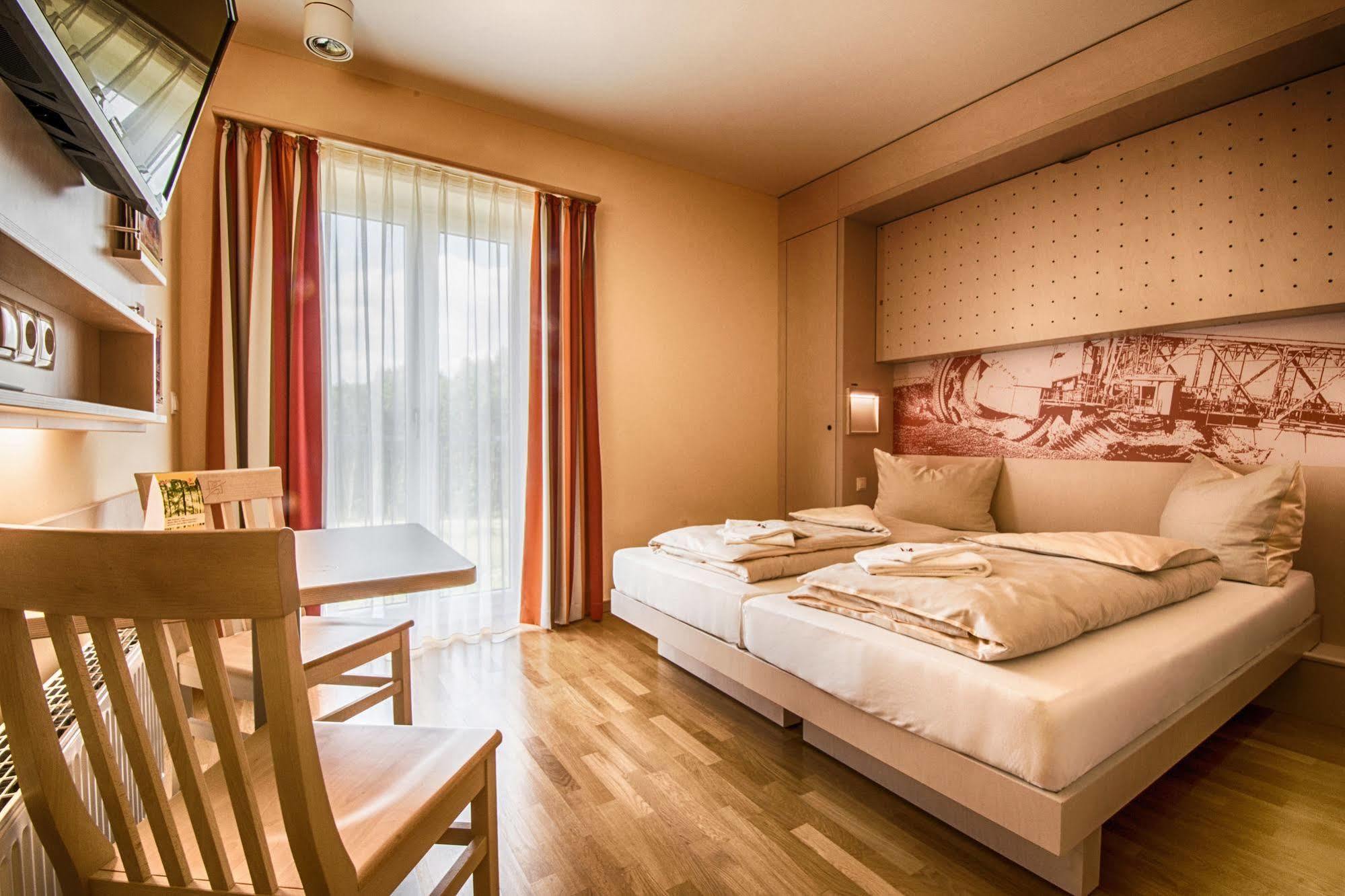 Jufa Hotel Im Brueckenkopfpark - Juelich Bagian luar foto