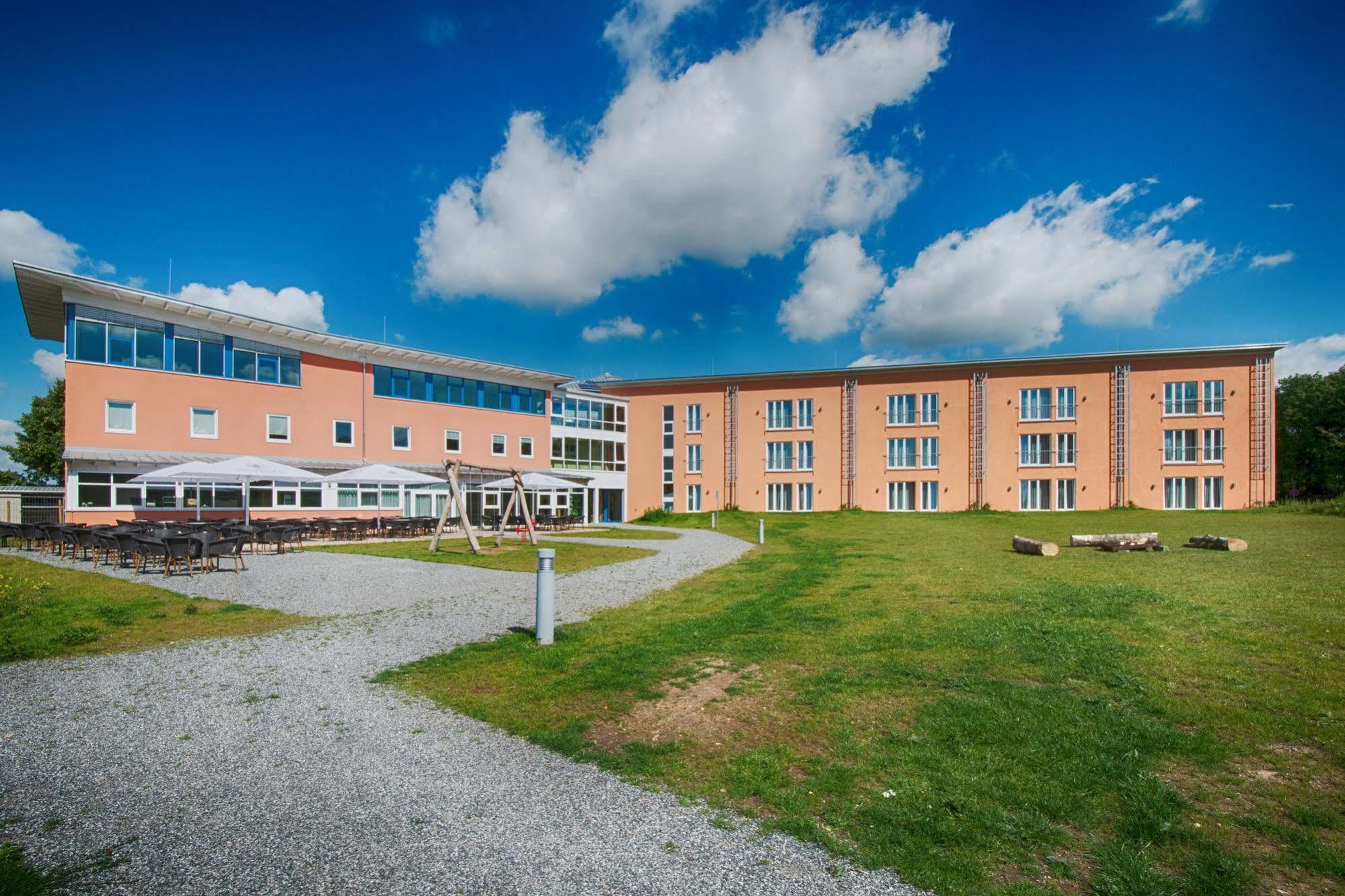 Jufa Hotel Im Brueckenkopfpark - Juelich Bagian luar foto